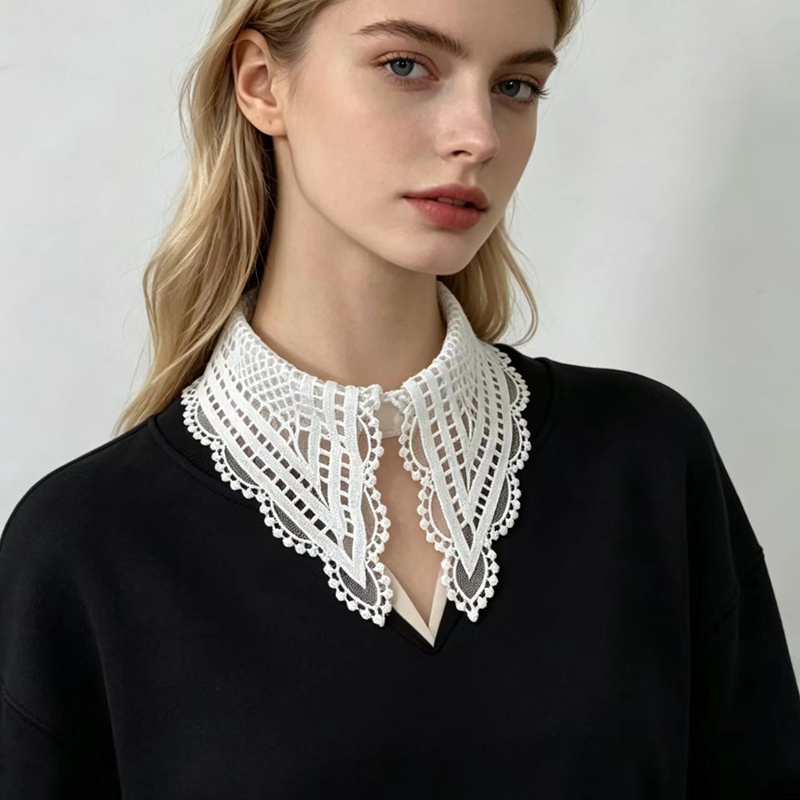 Shirts - Faux col blanc à volants pour